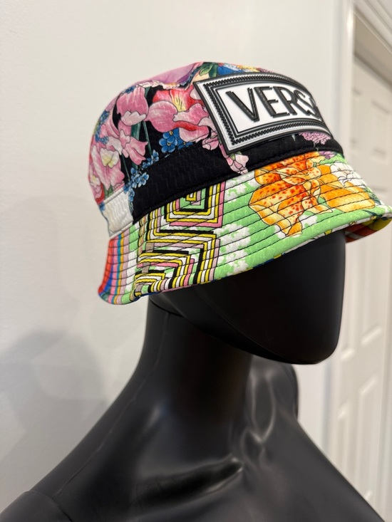 VERSACE Satin Floral Logo Bucket Hat Size 58 New Statement Luxury main image 7